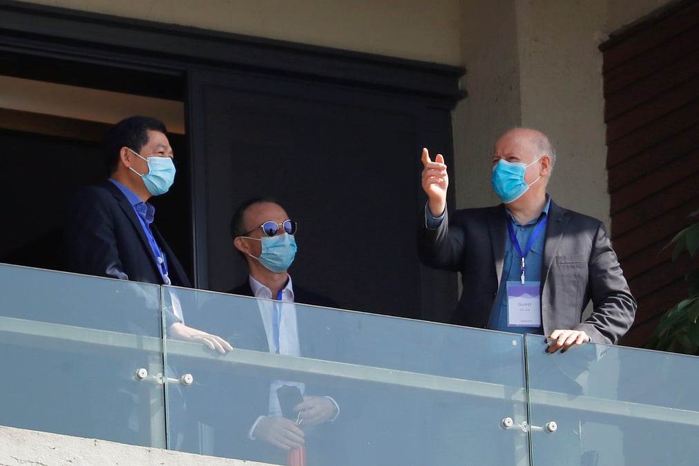 Coronavirus: l'equipe de l'oms s'entretient avec des scientifiques chinois