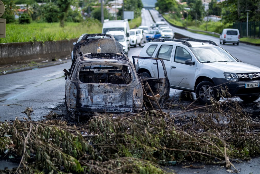 Lecornu se rend aux antilles pour tenter d'apaiser les tensions
