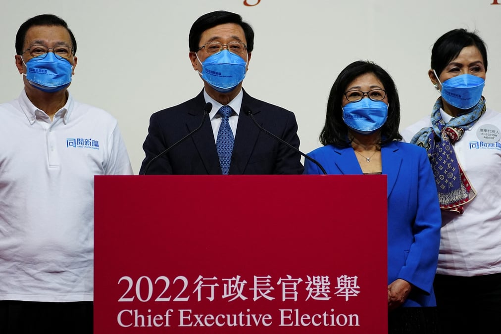 L'ancien chef de la securite de hong kong prend la tete de l'executif