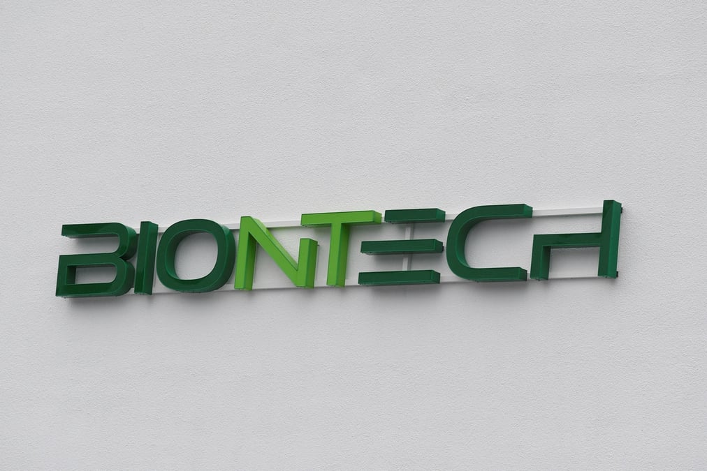 Photo du logo de biontech prise a marburg, en allemagne