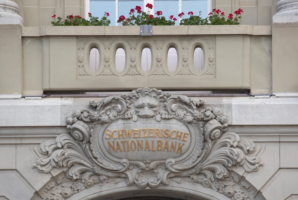 Le logo de la banque nationale suisse (bns) figure sur son batiment a berne