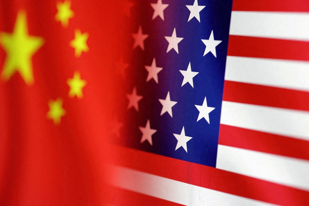 Les drapeaux americain et chinois