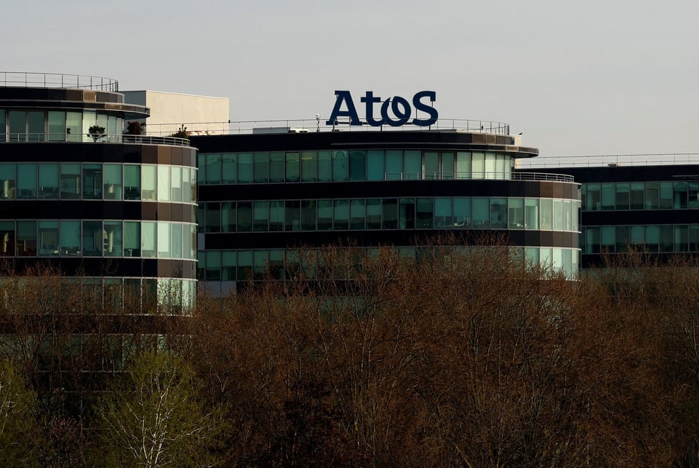 Le logo d'atos sur un batiment a bezons