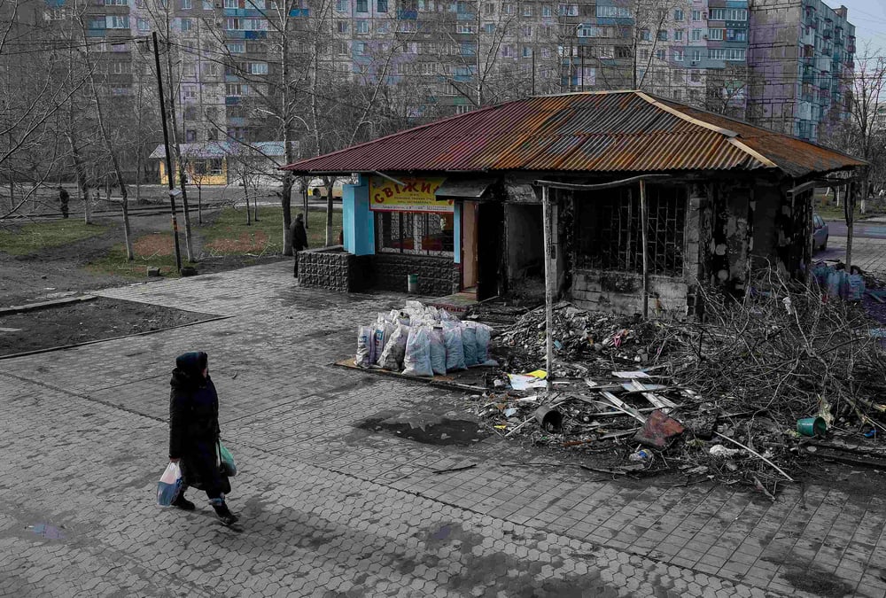 Les rebelles poursuivent leur offensive pres de marioupol, selon kiev