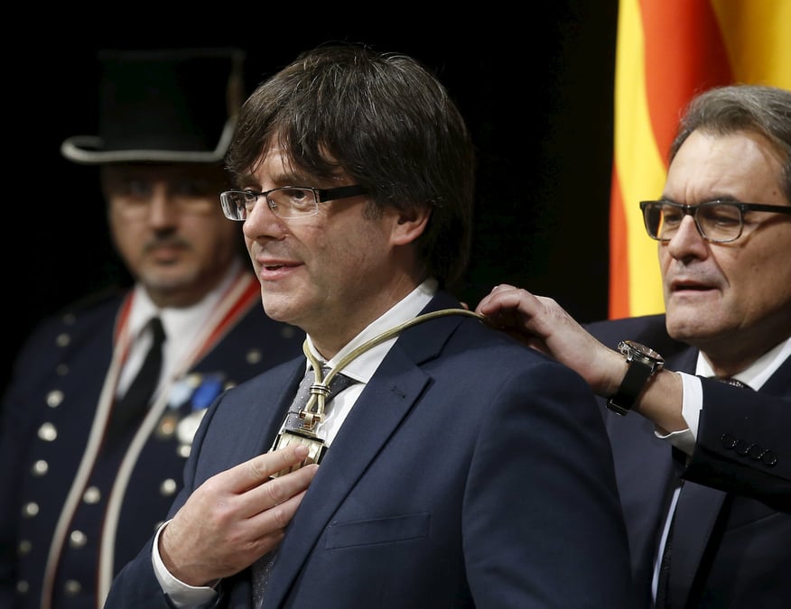 Le nouveau dirigeant de catalogne contre une declaration d'independance unilaterale