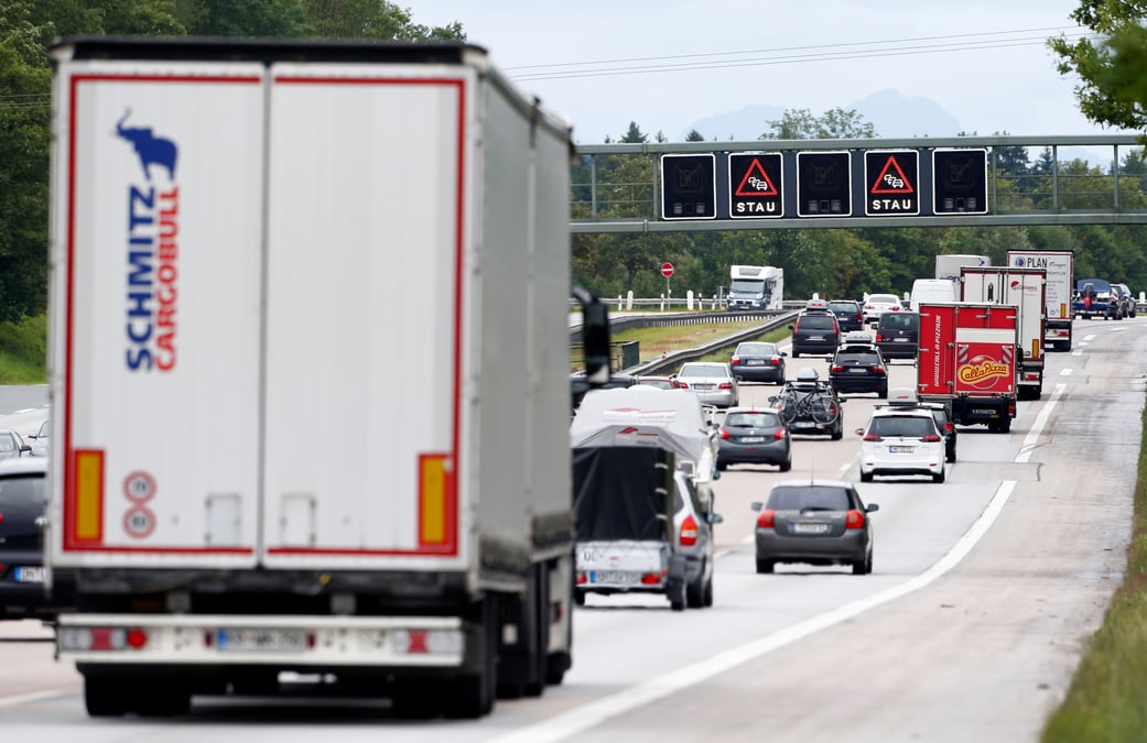 Le gouvernement va renforcer la securite des camions et autocars