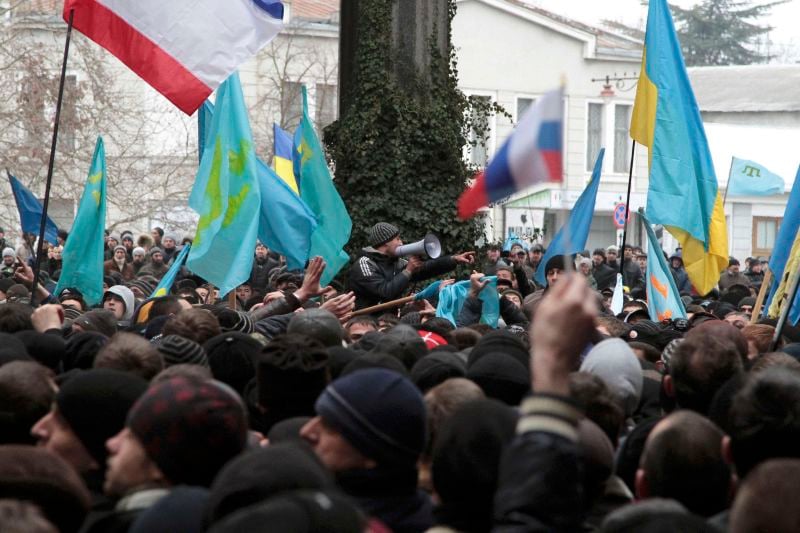Tensions entre pro-russes et pro-Maïdan en Crimée