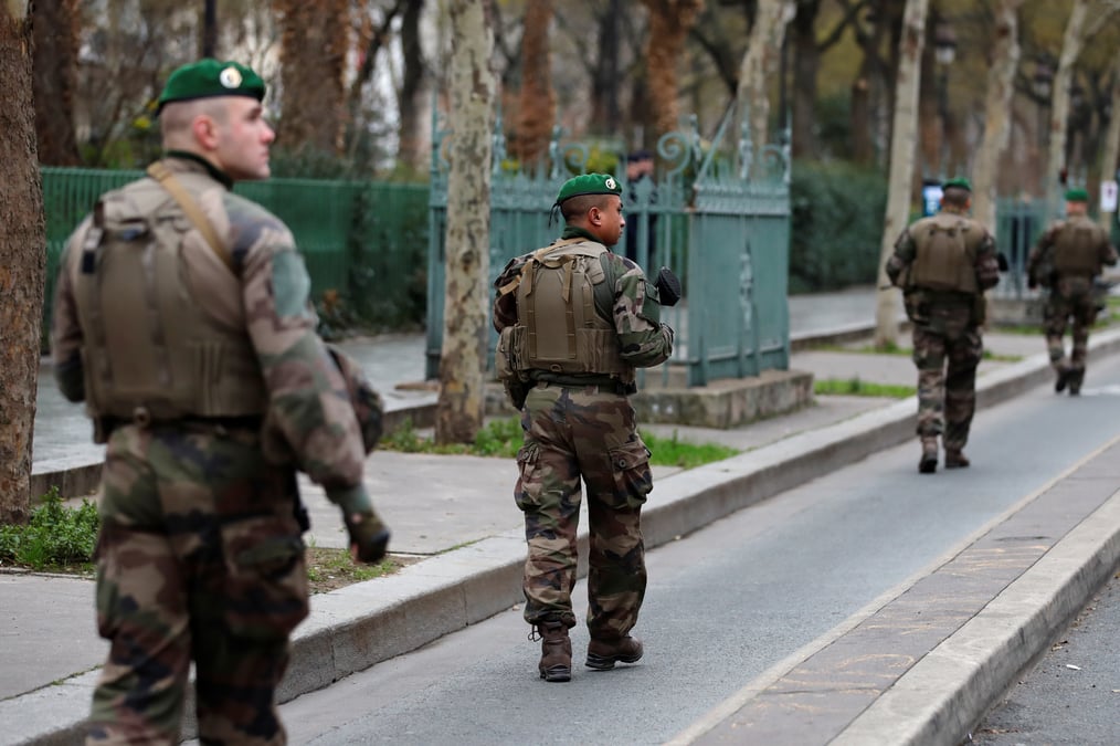 "gilets jaunes": polemique sur le recours a l'armee