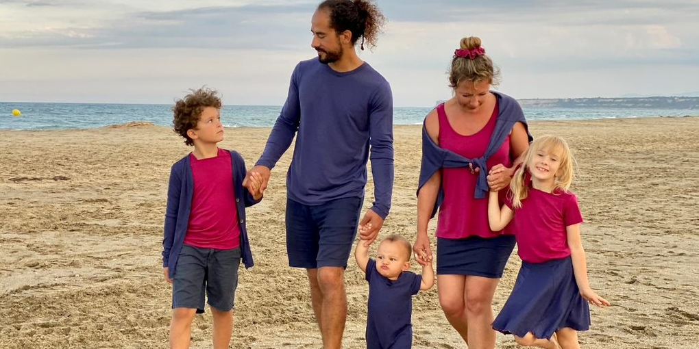 La petite entreprise audoise Le Mouton à Soie produit des vêtement en laine mérinos et en soie, en particulier pour l’été.