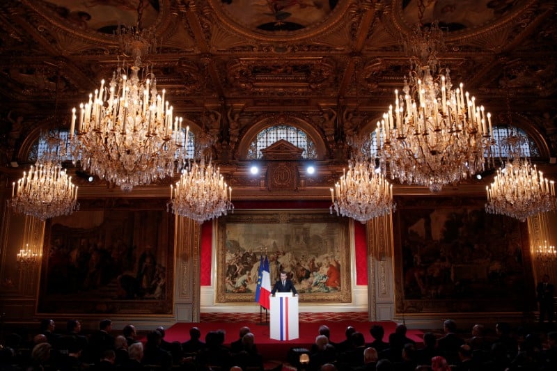 Macron annonce un forum pour conjurer les perils mondiaux