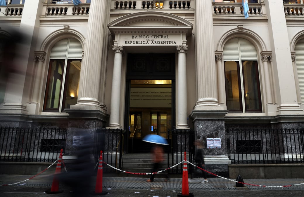 Le peso argentin tombe a un nouveau plus bas record