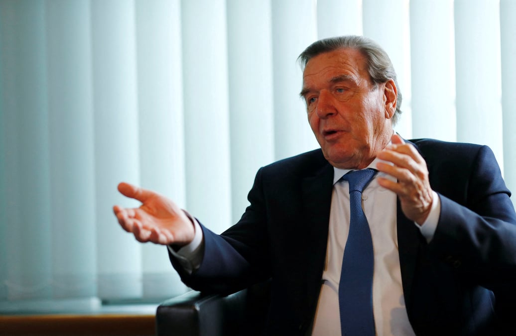 Allemagne: l'ex-chancelier gerhard schroder poursuit le bundestag en justice, rapporte la dpa