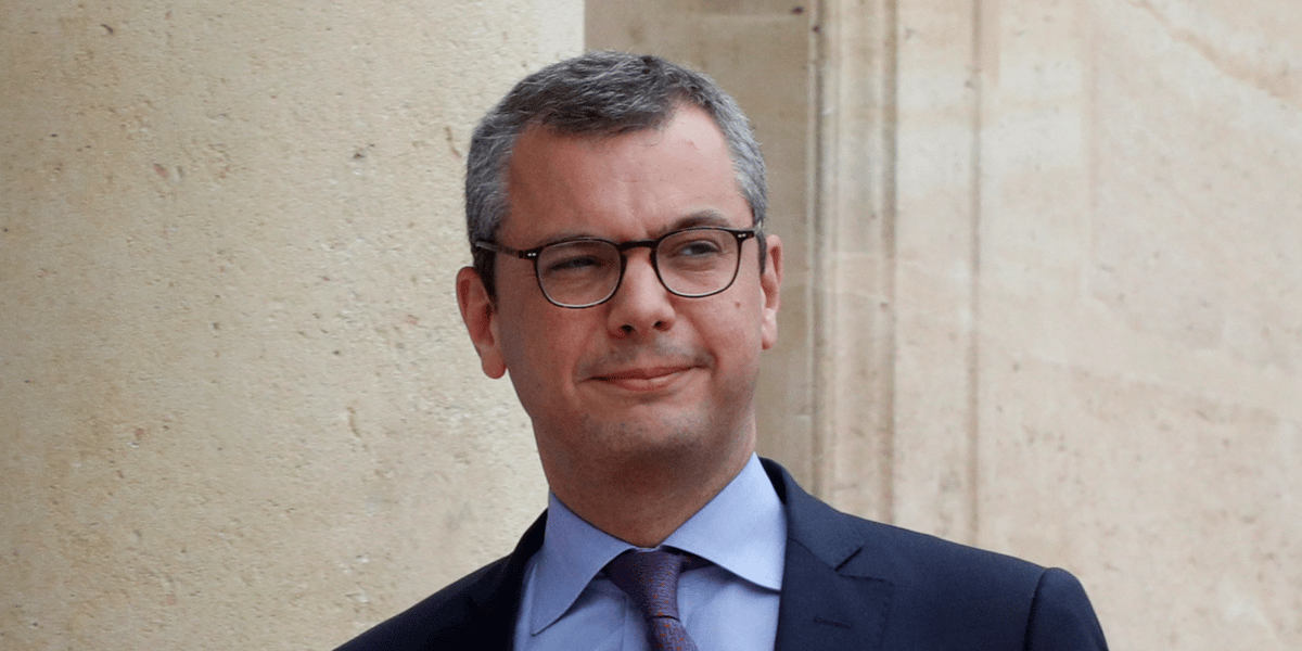 Le gouvernement fait front derriere alexis kohler
