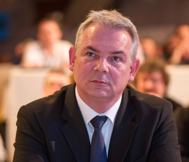 Louis viannet, ancien secretaire general de la cgt, appelle a son tour thierry lepaon a la demission