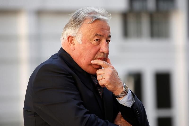 L'executif met en garde larcher sur le non-cumul
