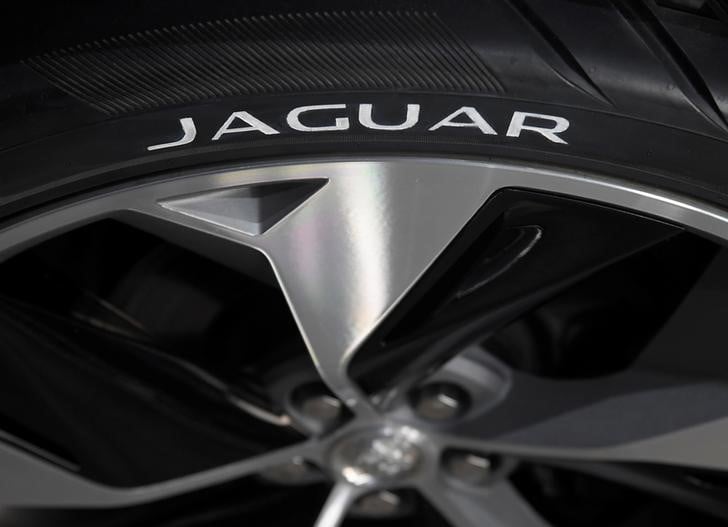 Jaguar land rover supprime des postes et reduit sa production