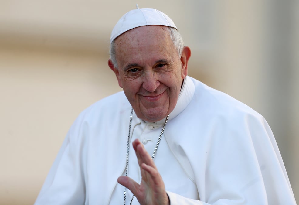 Notre-dame: le pape salue le courage des pompiers