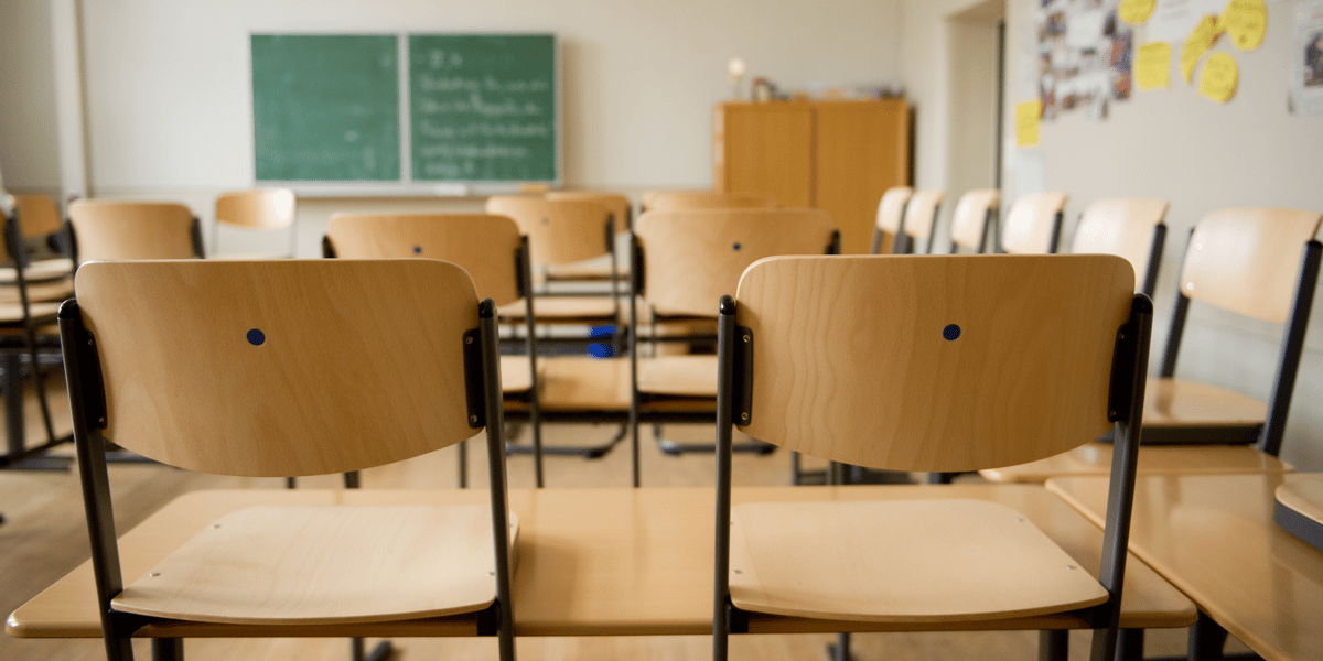 école, salle de classe vide, chaise, écolier, bureau,