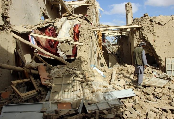 L'onu enquete sur des frappes aeriennes en afghanistan