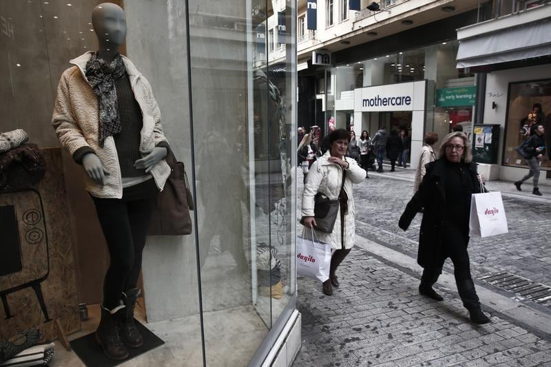 La récession s'est encore atténuée au 4e trimestre en Grèce