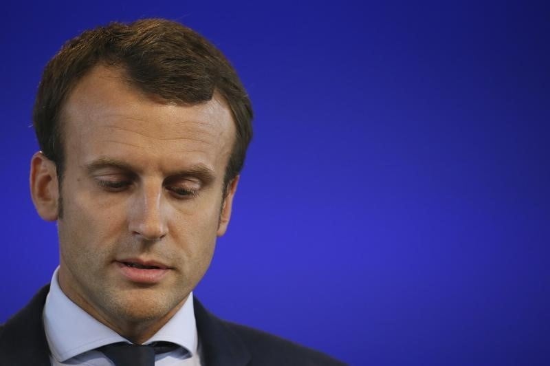 Macron denonce une "laicite revancharde"