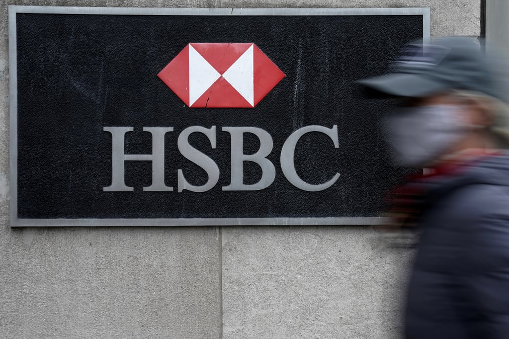 Hsbc critiquee apres le gel des avoirs d'un militant democrate a hong kong
