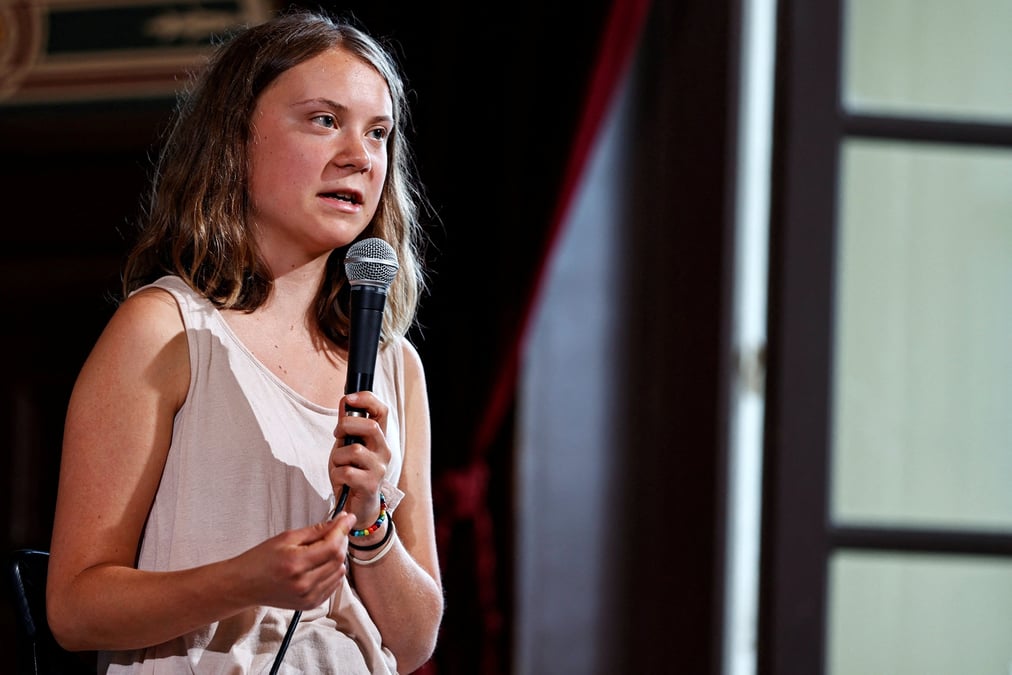 La jeune militante suedoise greta thunberg s'exprime lors d'un debat en marge du sommet pour un nouveau pacte financier mondial a paris