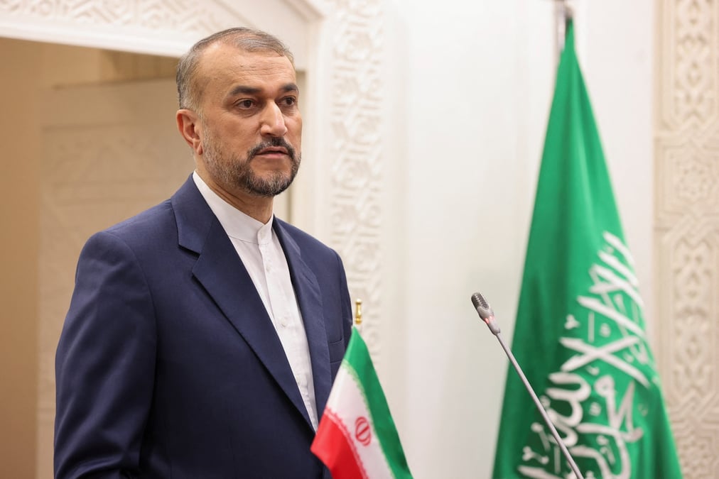 Le ministre iranien des affaires etrangeres, hossein amirabdollahian, participe a une conference de presse a riyad, en arabie saoudite