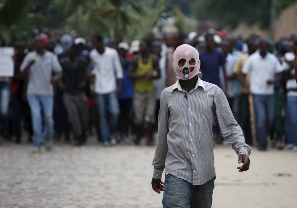 Un general burundais annonce la destitution du president