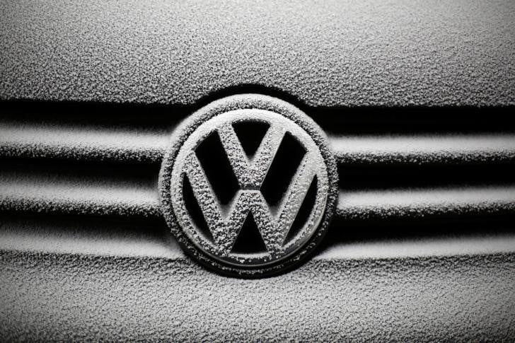Une premiere societe allemande poursuit vw