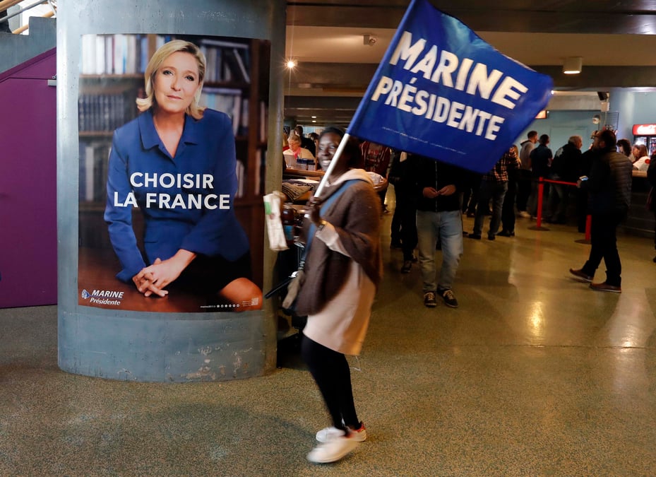 A nice, le pen essaie de rassurer sur l'europe