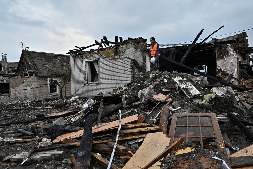 Photo d'un immeuble d'habitation detruit apres une frappe meurtriere dans la ville de zaporijjia