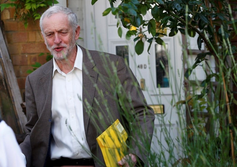 Le chef du labour britannique exclut la demission