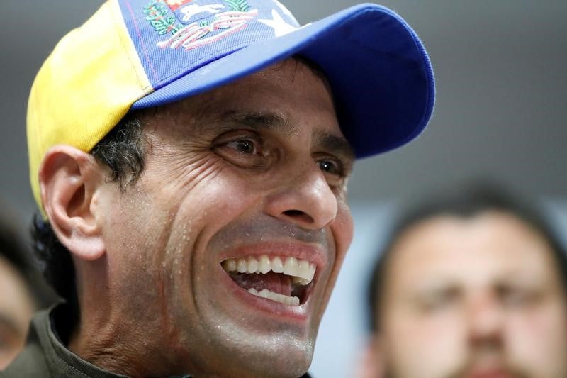 Capriles se dit interdit d'activite politique