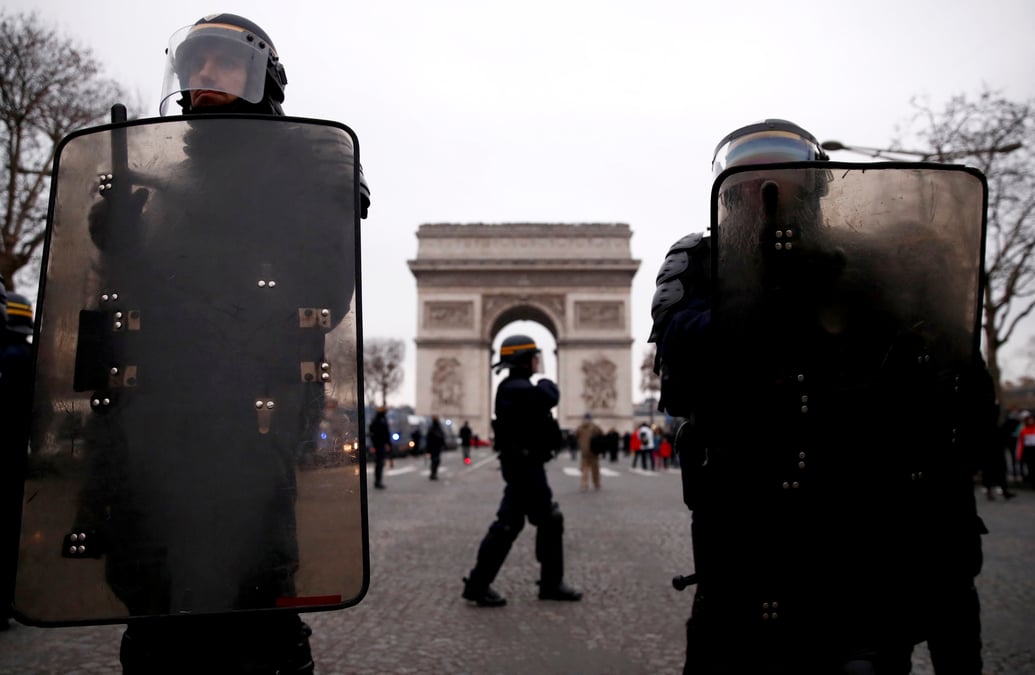 Securite renforcee a paris et en regions pour la saint-sylvestre