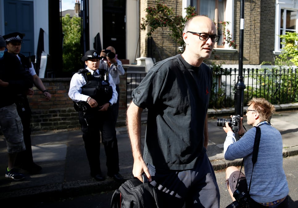 Le conseiller de boris johnson a peut-etre commis une infraction au confinement, dit la police