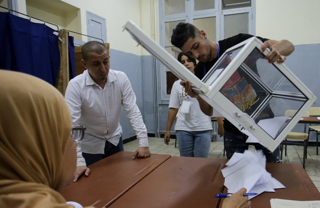 Un bureau de vote a algers, en algerie