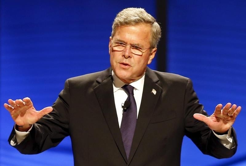 Jeb bush s’affiche en public avec george w. pour la premiere fois