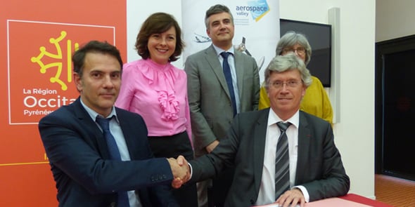 Devant : P. Nérin (AxLR) et Y. Barbaux (Aerospace Valley). Derrière : C. Delga (Région Occitanie), C. Marion (Métropole de Montpellier), M. Zarrouati (SGAR Occitanie).