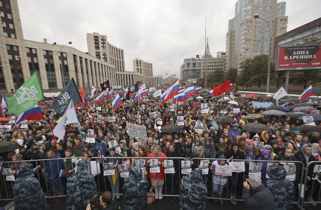 Plusieurs dizaines de milliers de personnes manifestent a moscou