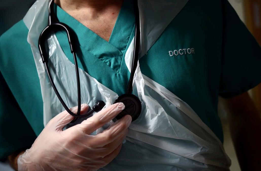 Coronavirus: les hospitalisations au royaume-uni doublent tous les 8 jours