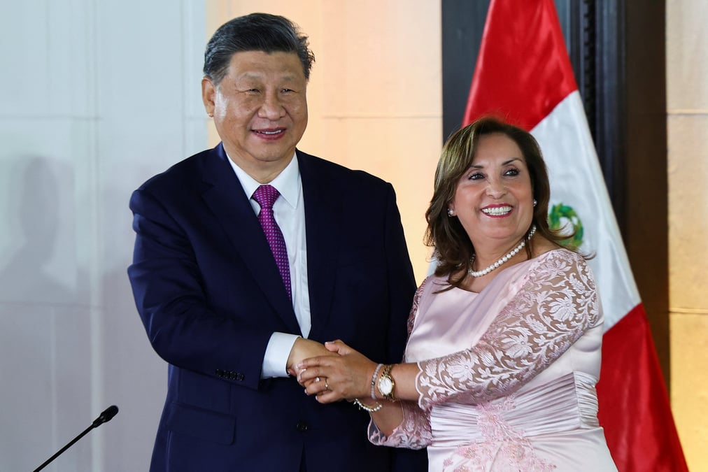 Le président chinois Xi Jinping et la présidente péruvienne Dina Boluarte ont inauguré jeudi le mégaport (encore en construction) de Chancay.