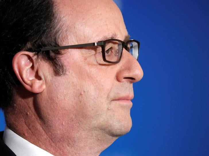 Hollande met en garde contre une sortie de l'euro
