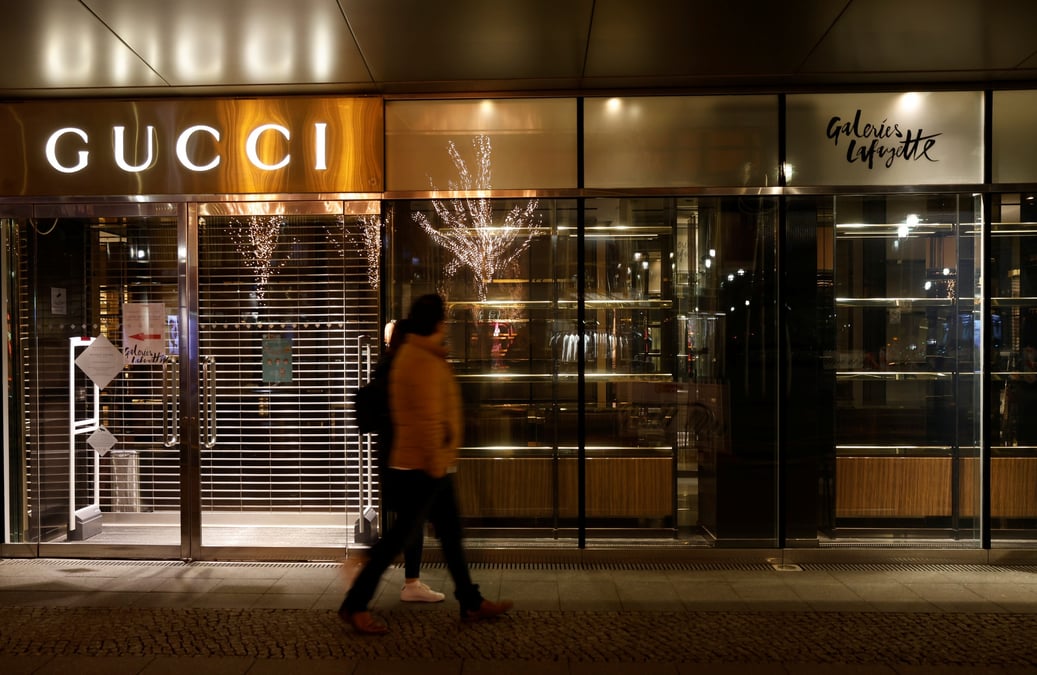 Photo de la facade du grand magasin galeries lafayette sur le boulevard commercant friedrichstrasse, a berlin