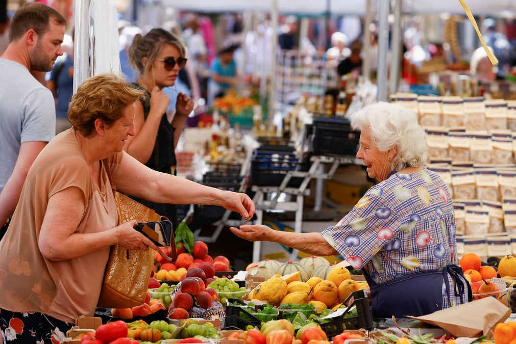Le marche de la place campo de 'fiori market, a rome