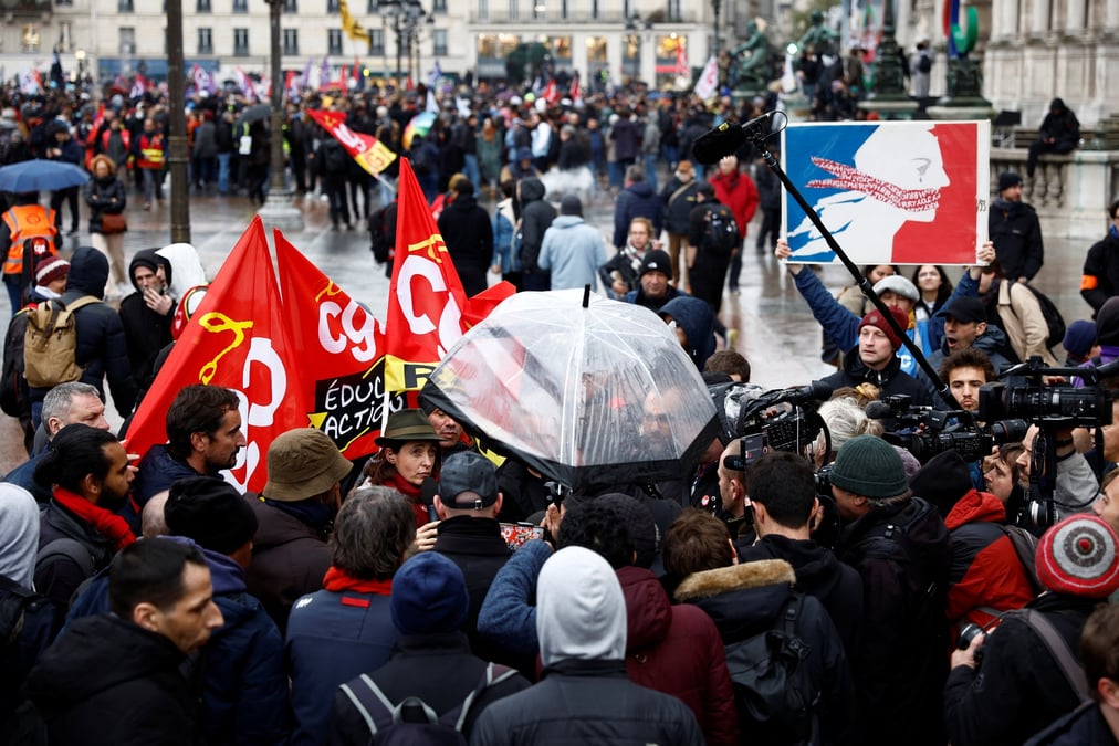 Photo d'une manifestation apres la decision du conseil constitutionnel