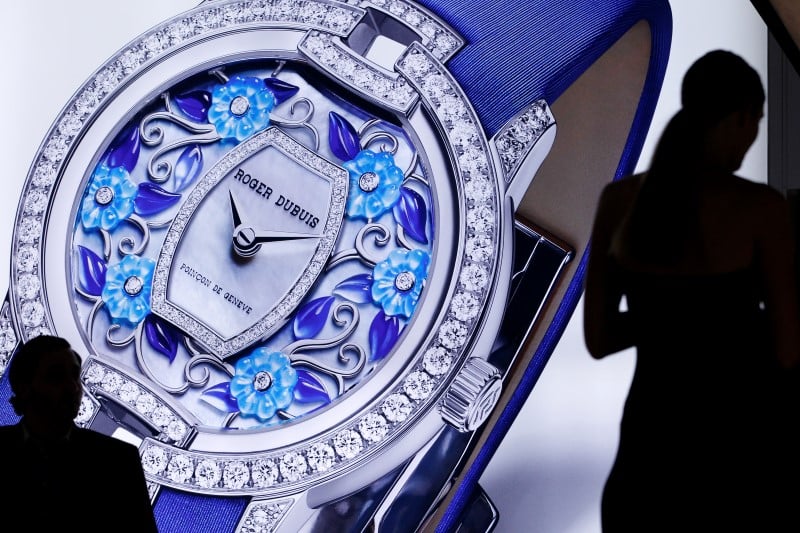 Richemont prend le controle de l'horloger roger dubuis