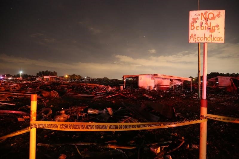 31 morts sur un marche de feux d'artifice au mexique