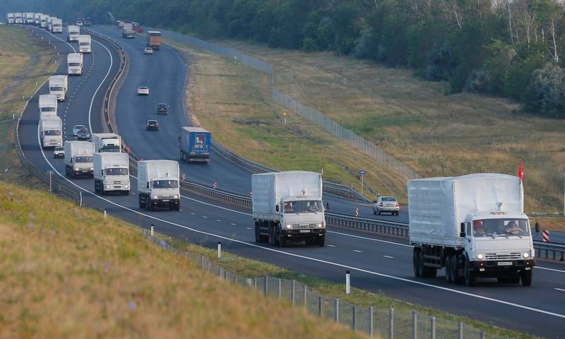 Bombardements autour de Donetsk, le convoi d'aide russe avance