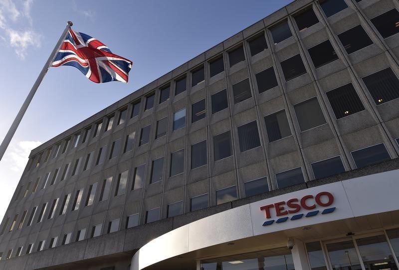 Tesco pourrait mettre en vente ses activites de telephonie mobile